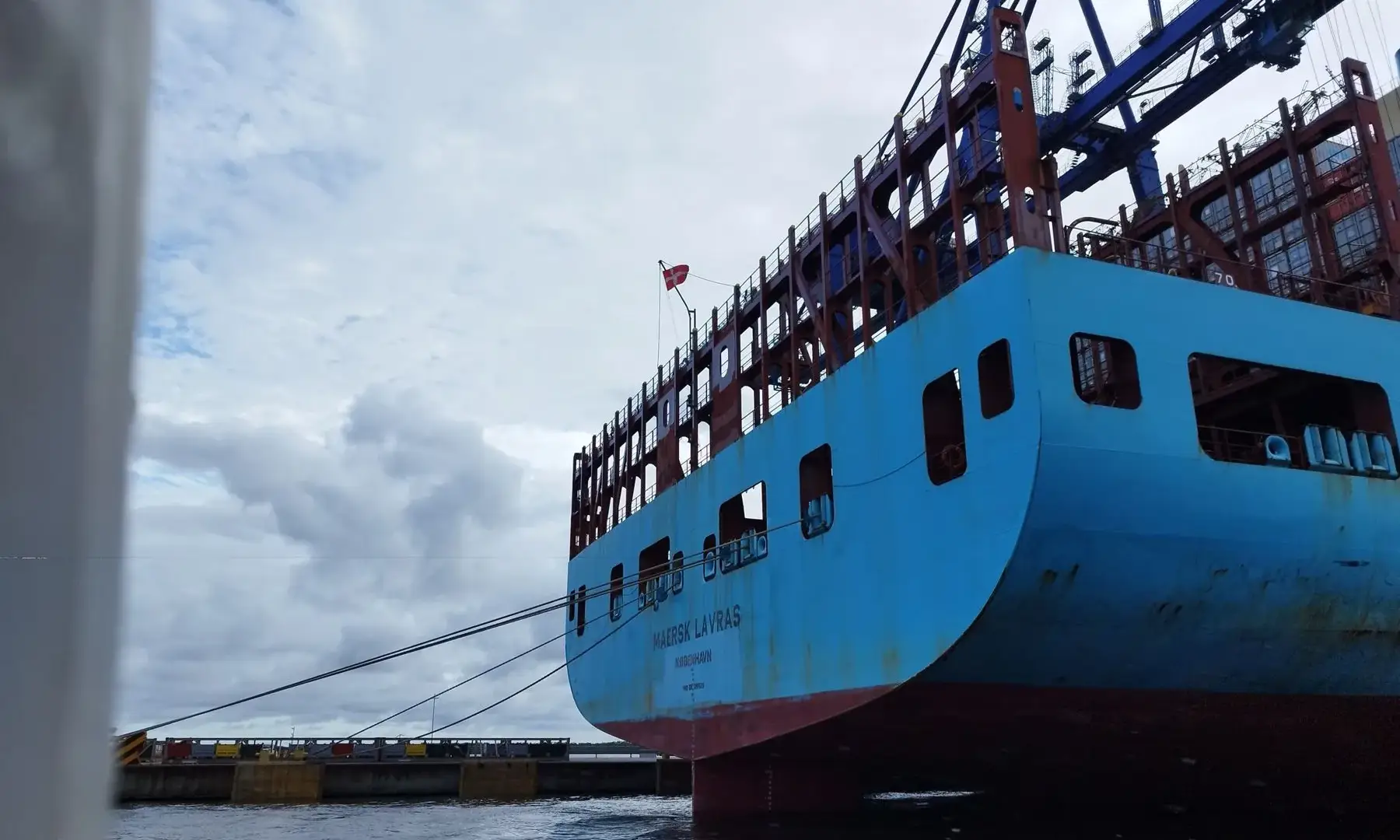 Infra container ship quay 2023