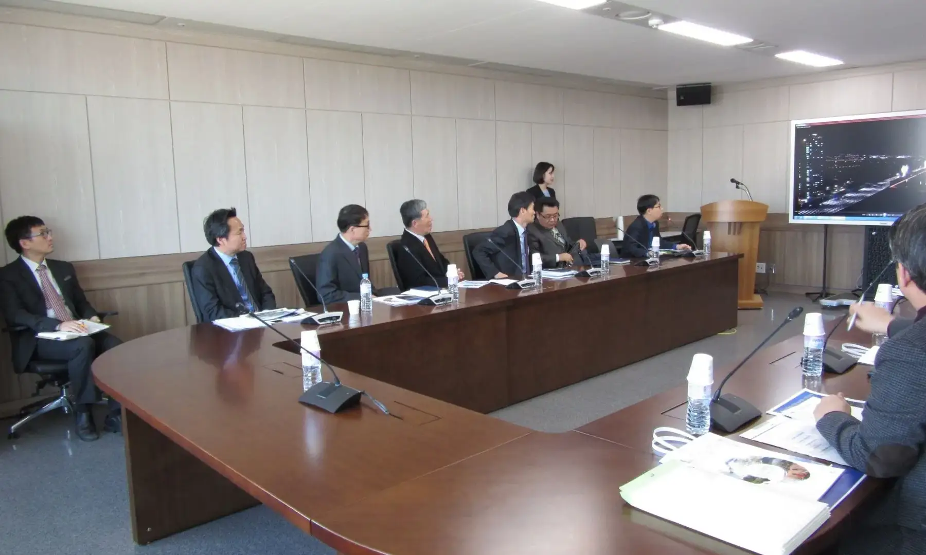 Team boardroom delegation 1